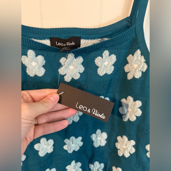 Lea & Viola Anthropologie Tank Top Women’s Medium Blue Daisy Knit Boho Preppy - Picture 4 of 9